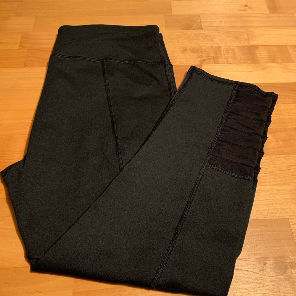 Fabletics Capri Leggings Sz - Medium
